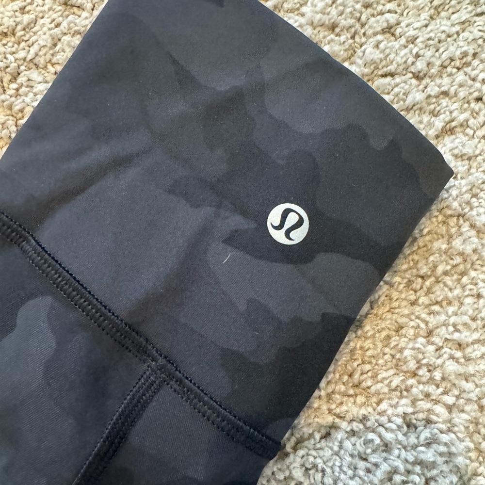 Authentic Lululemon camouflage 7/8 legging